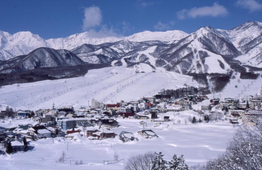 Hotel New Bernina Нагано Екстериор снимка